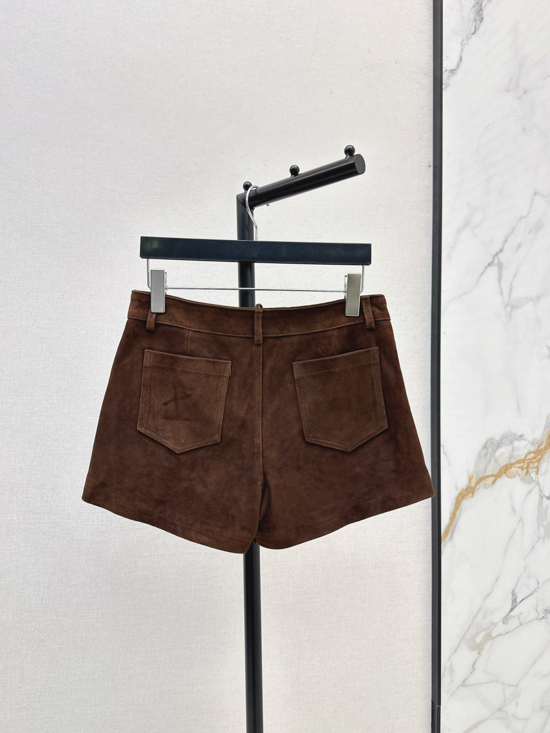 Saint lau 25fw suede short