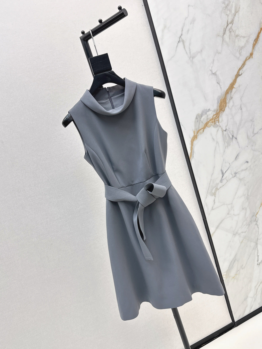 CD 25fw sleeveless dress