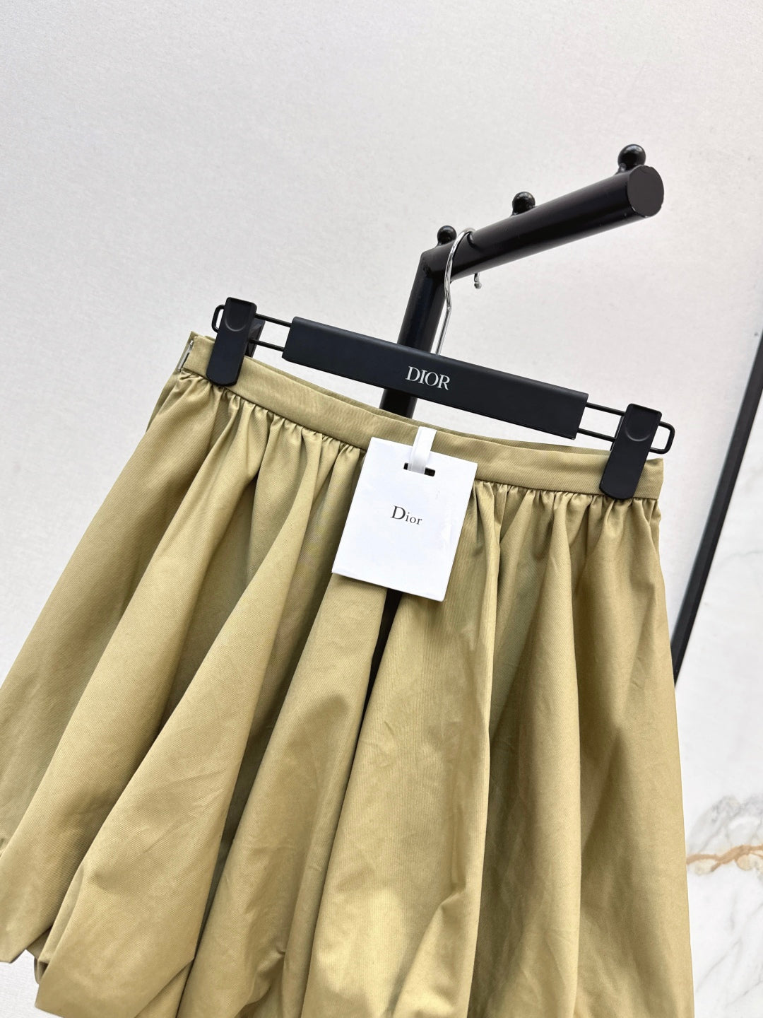 CD 25fw pleated skirt