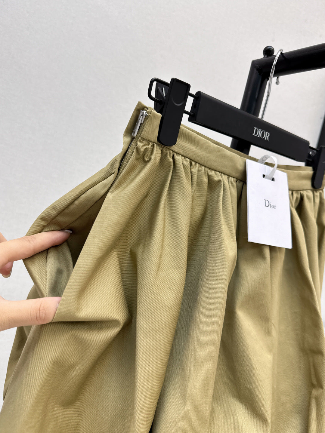 CD 25fw pleated skirt