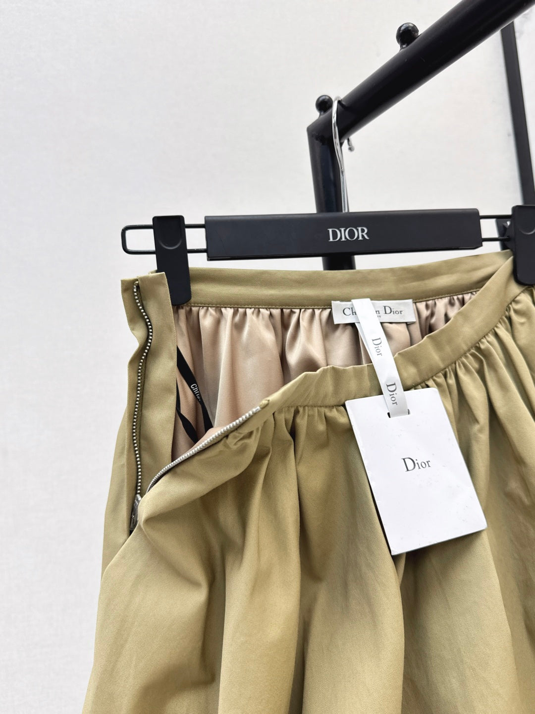 CD 25fw pleated skirt