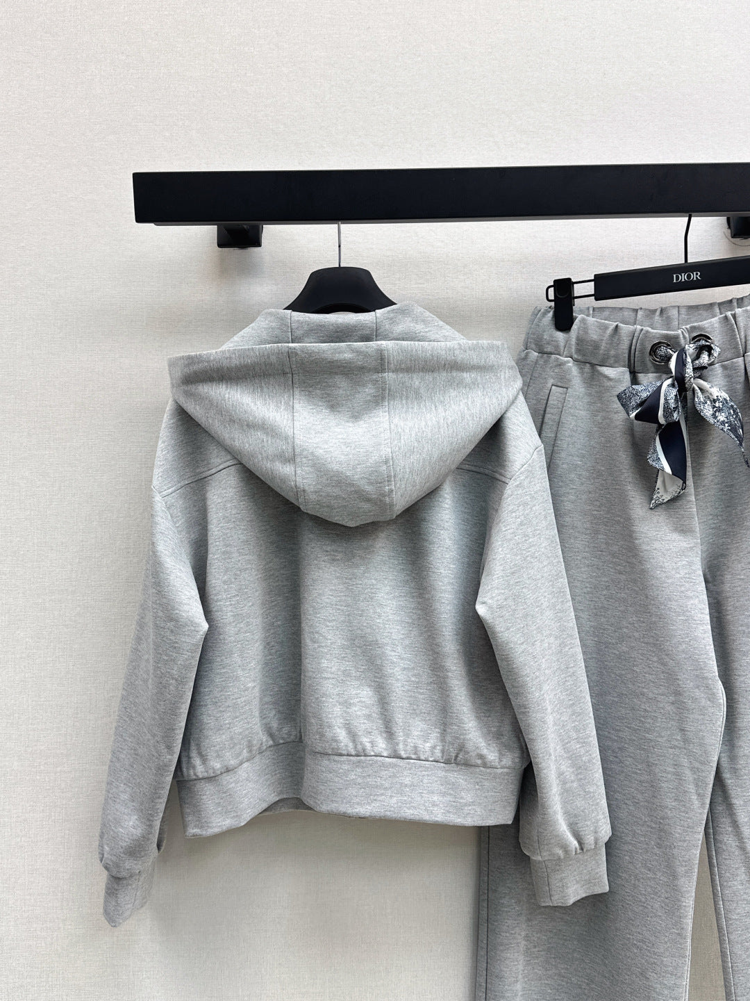 CD 25fw scarf suit