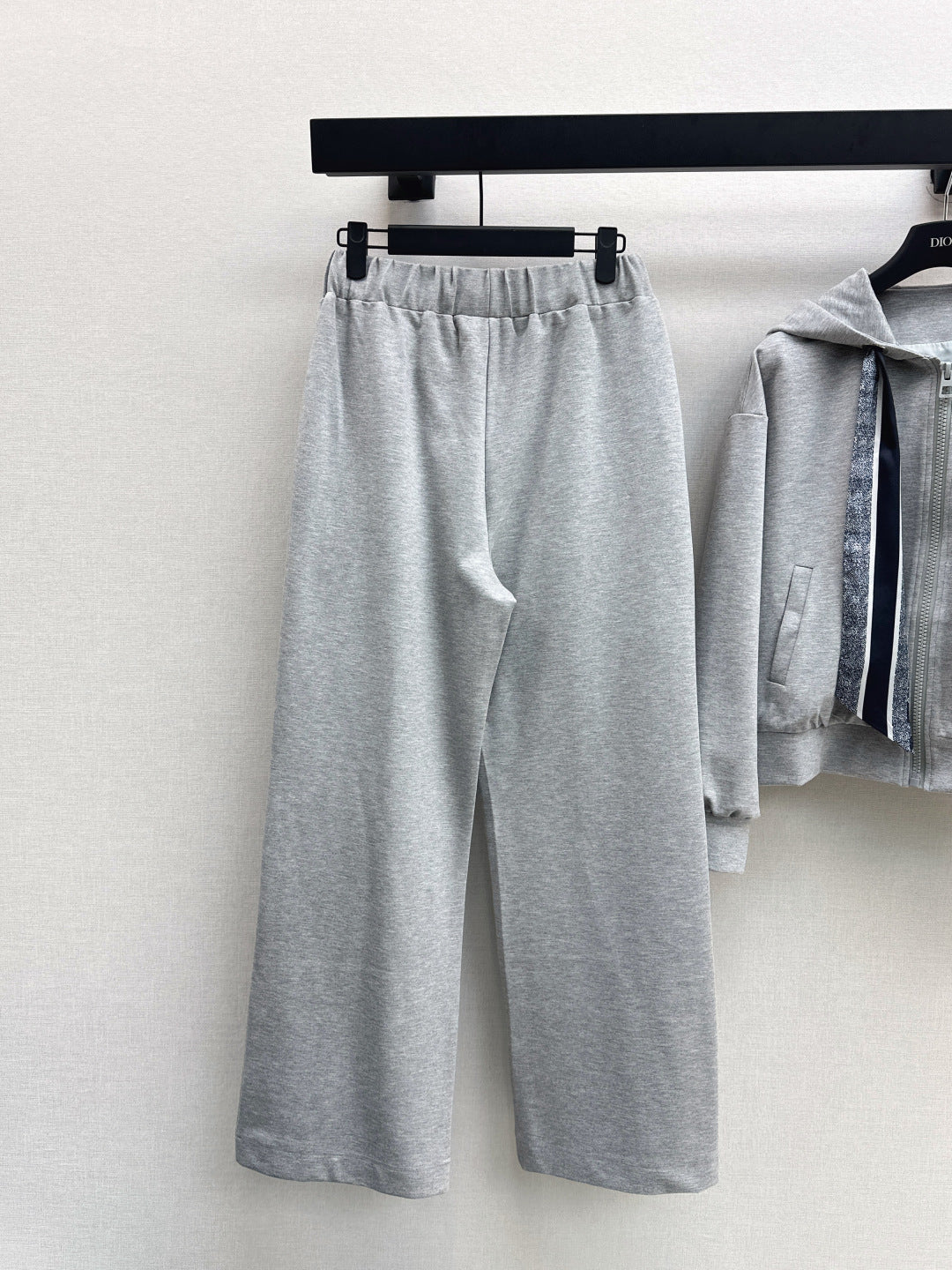CD 25fw scarf suit