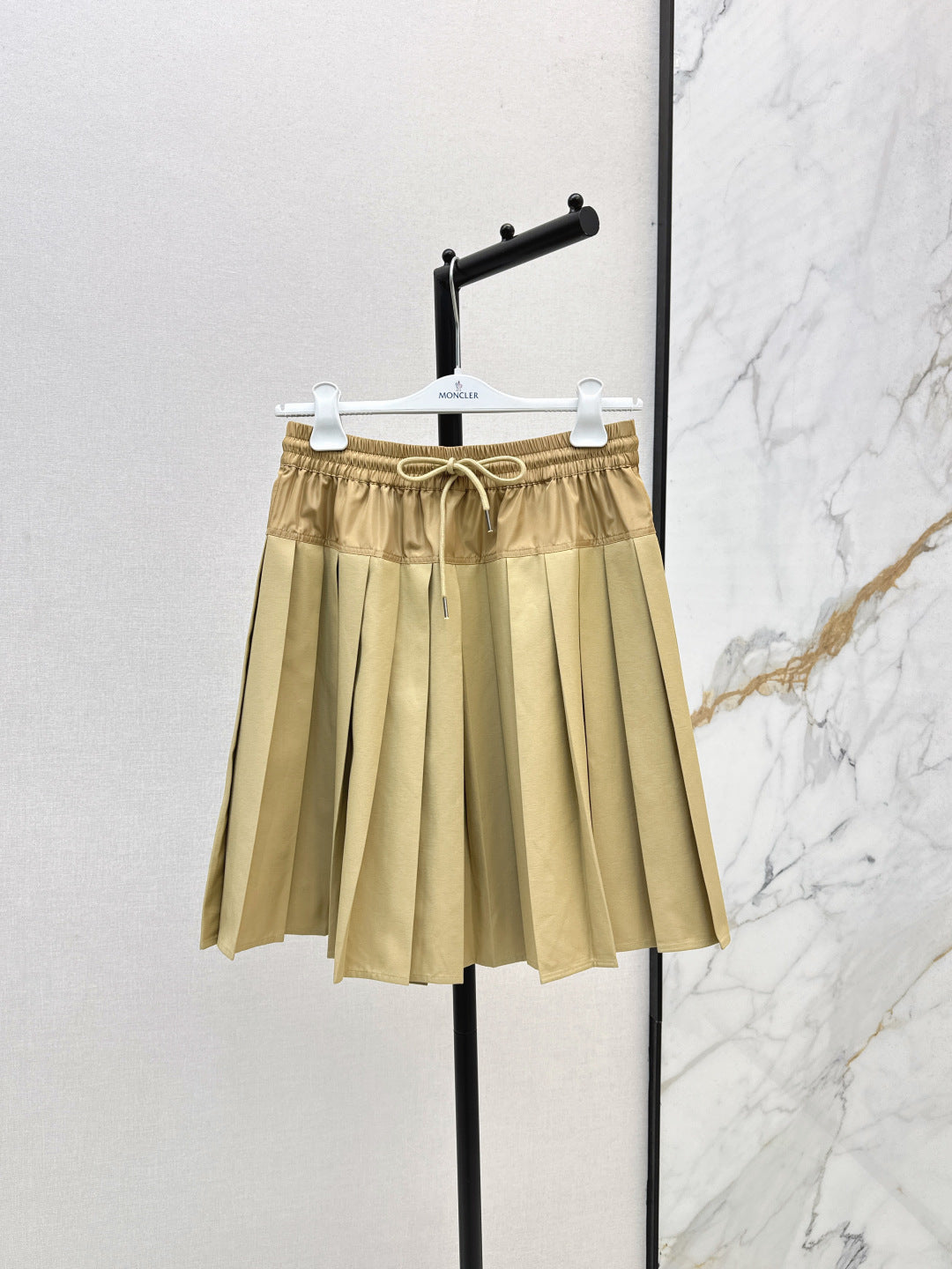 Monc 25fw pleated skirt