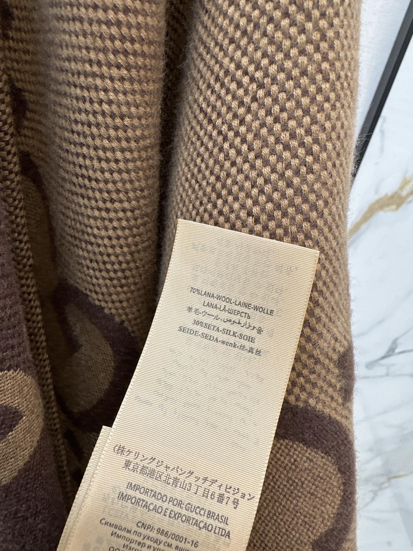 Guc 25fw jacquard cape