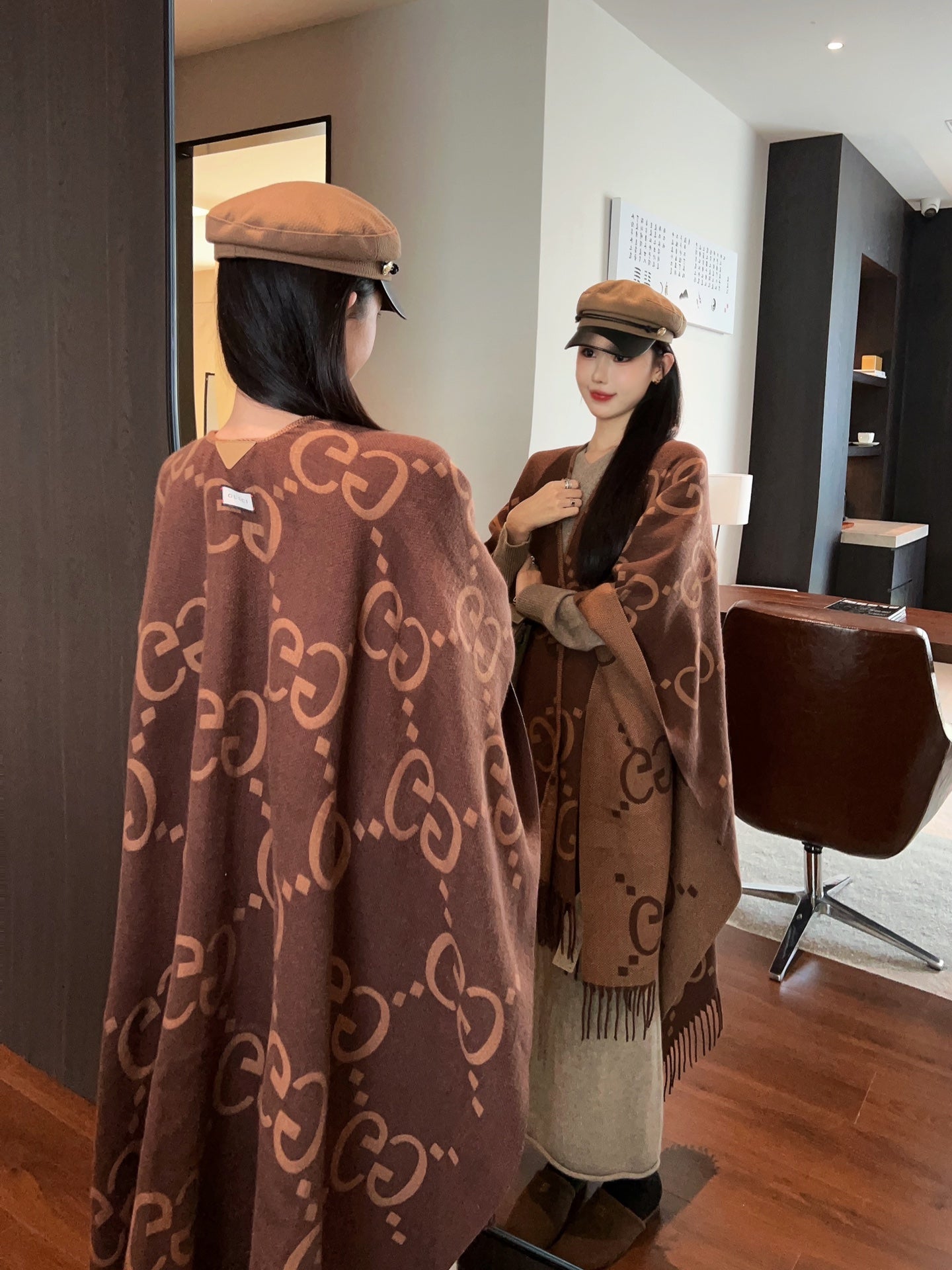 Guc 25fw jacquard cape