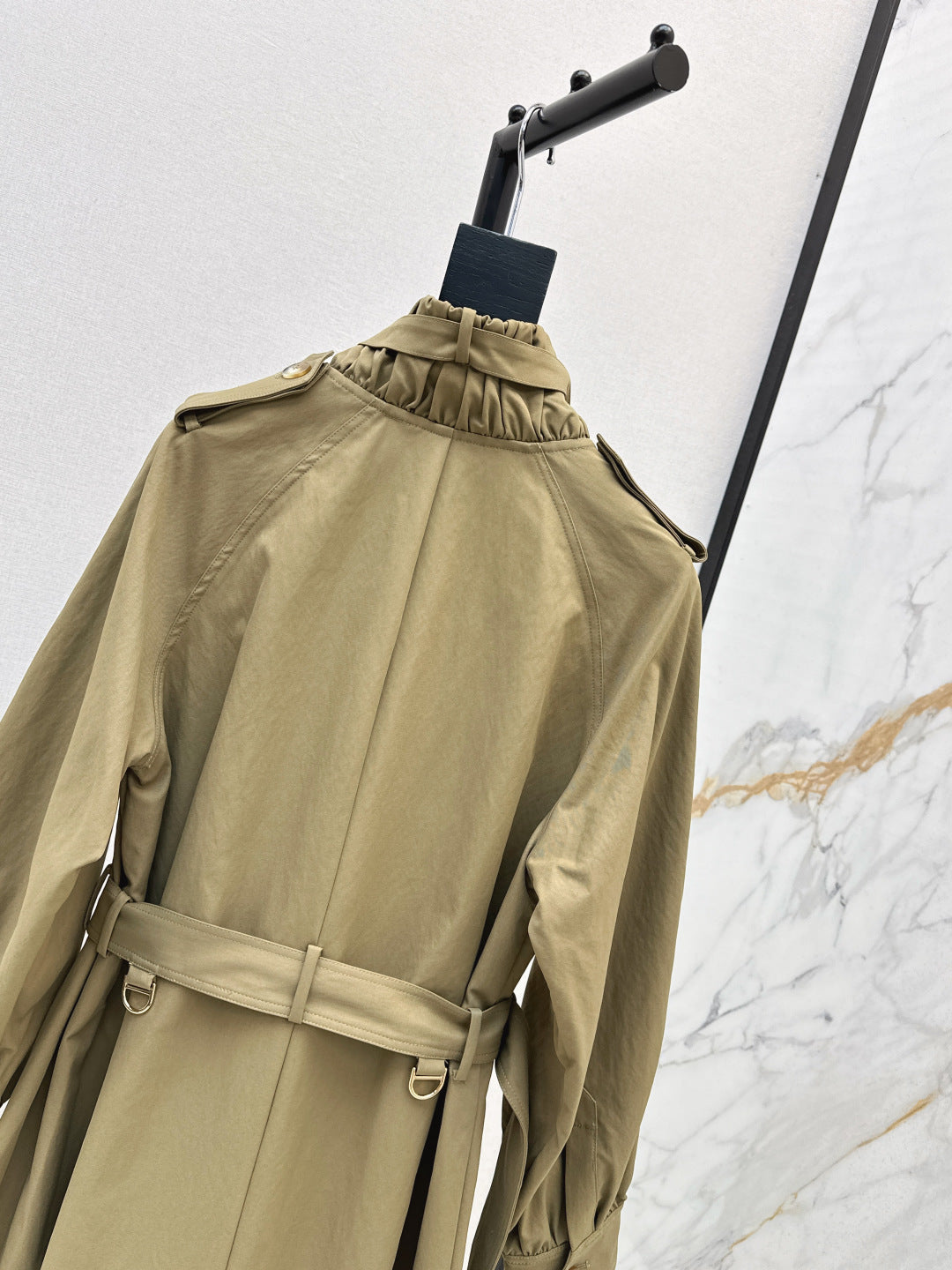 Chl 25fw trench coat