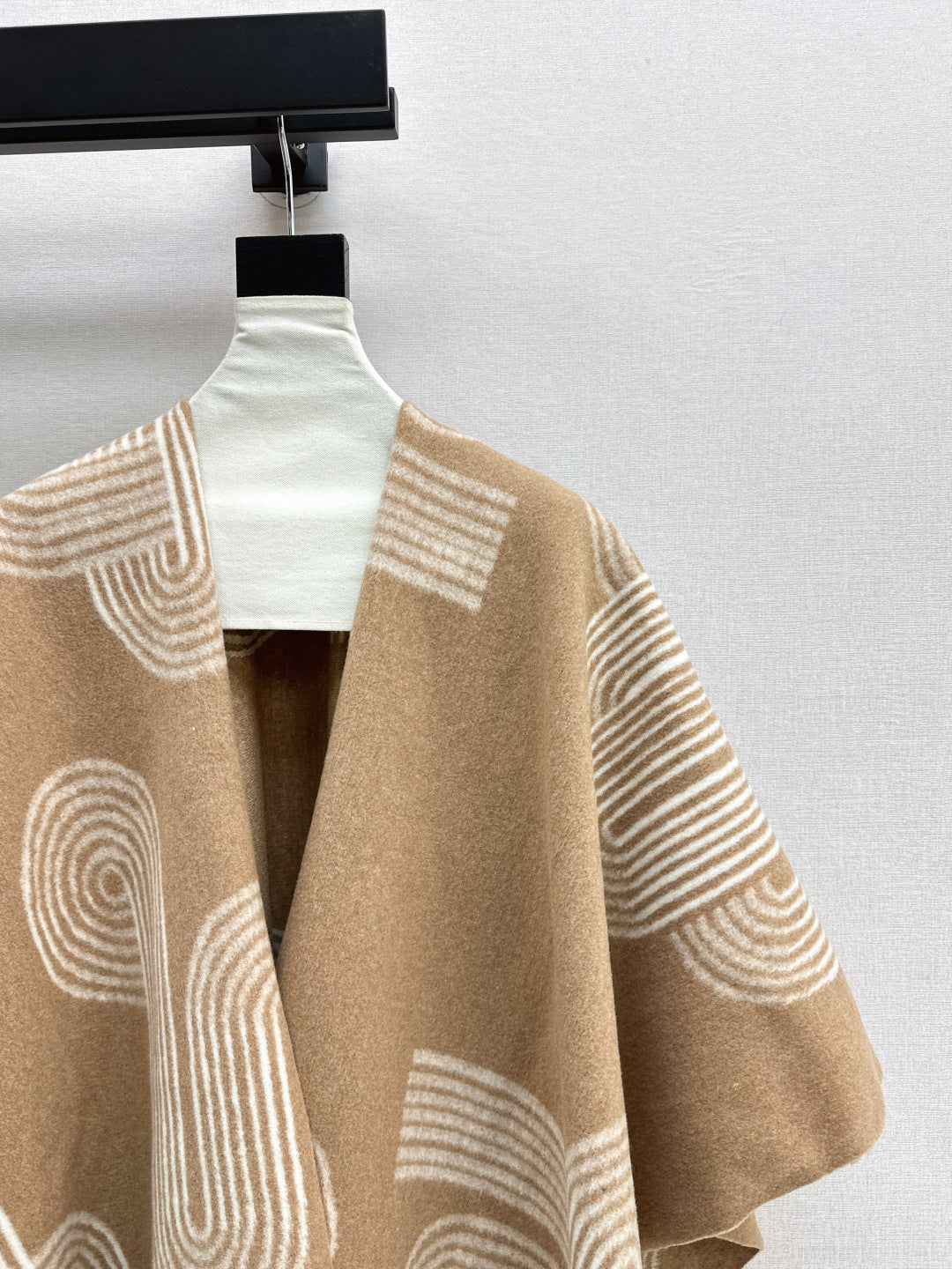 Herm 25fw cape