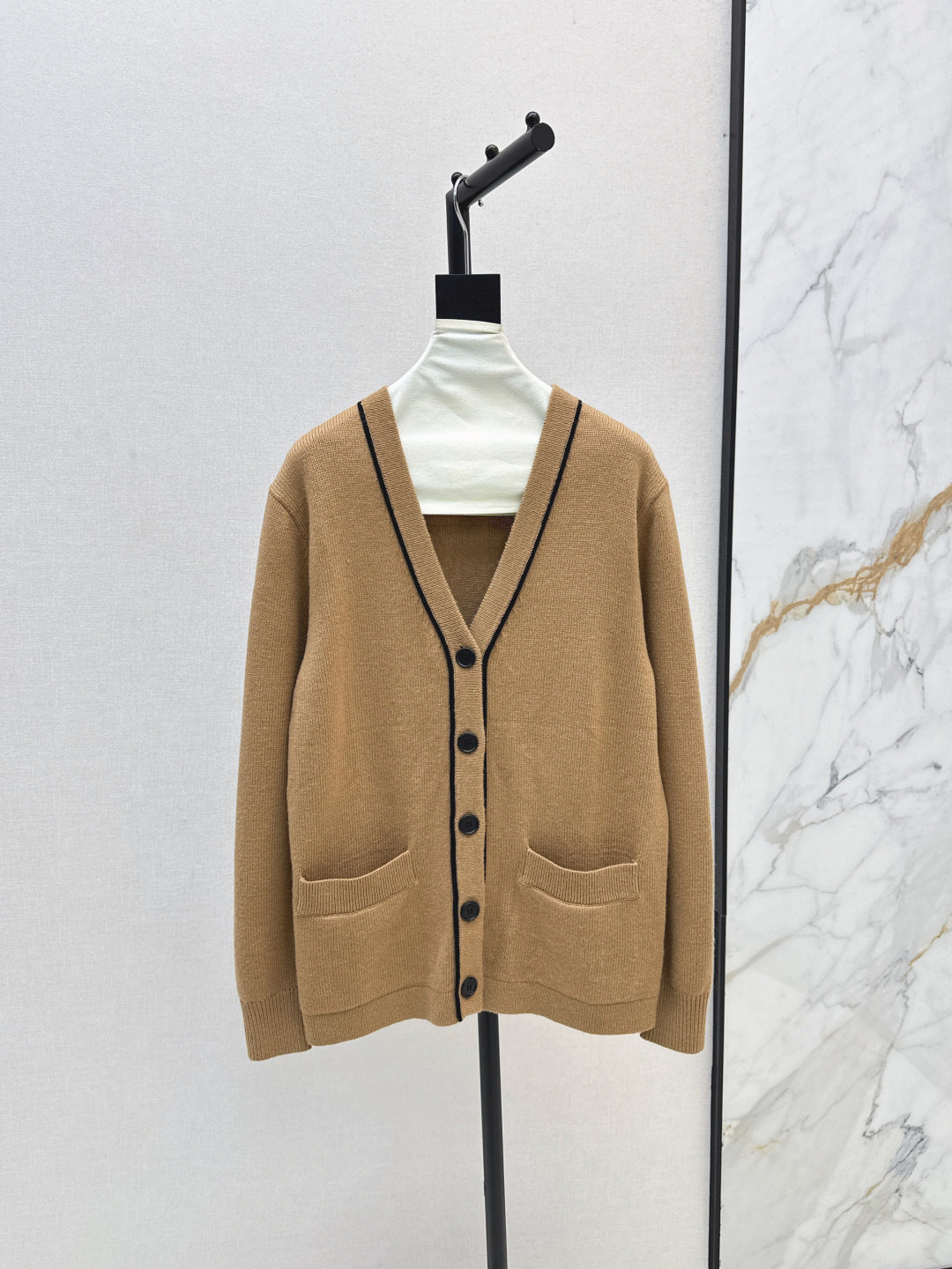 Loro 25fw knitted cardigan