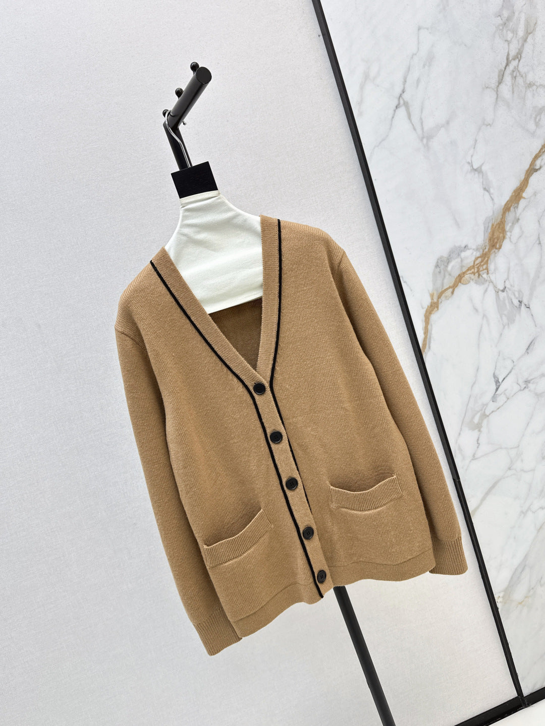 Loro 25fw knitted cardigan