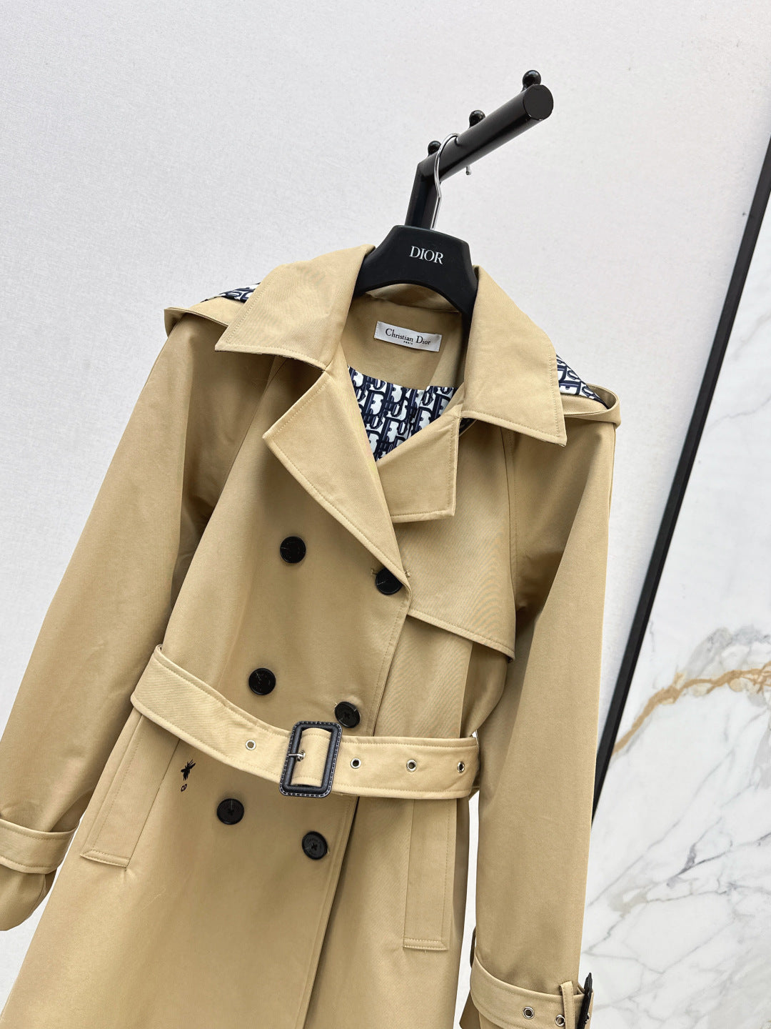 CD 25fw trench coat