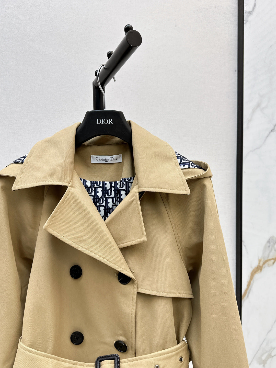 CD 25fw trench coat