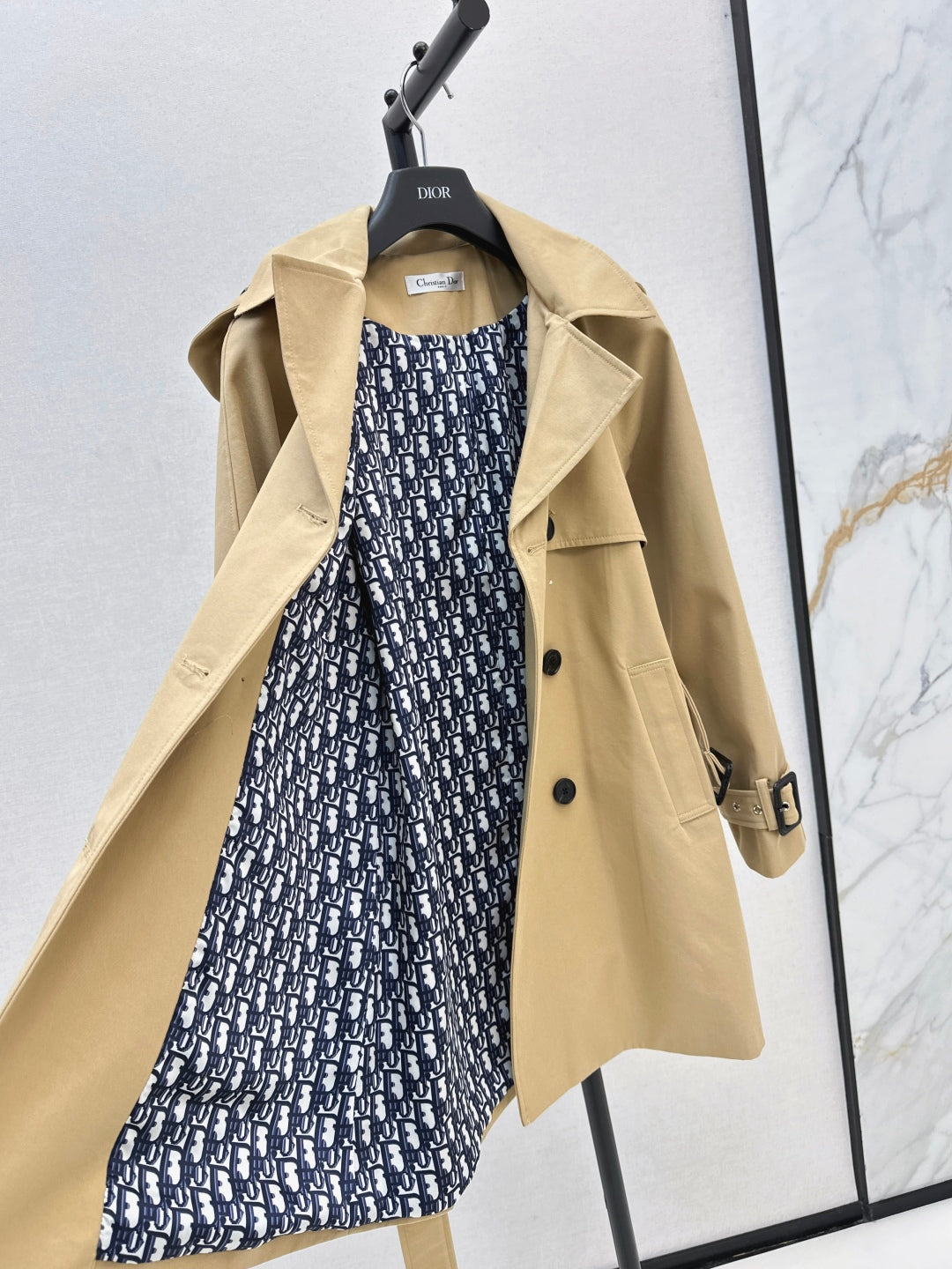 CD 25fw trench coat