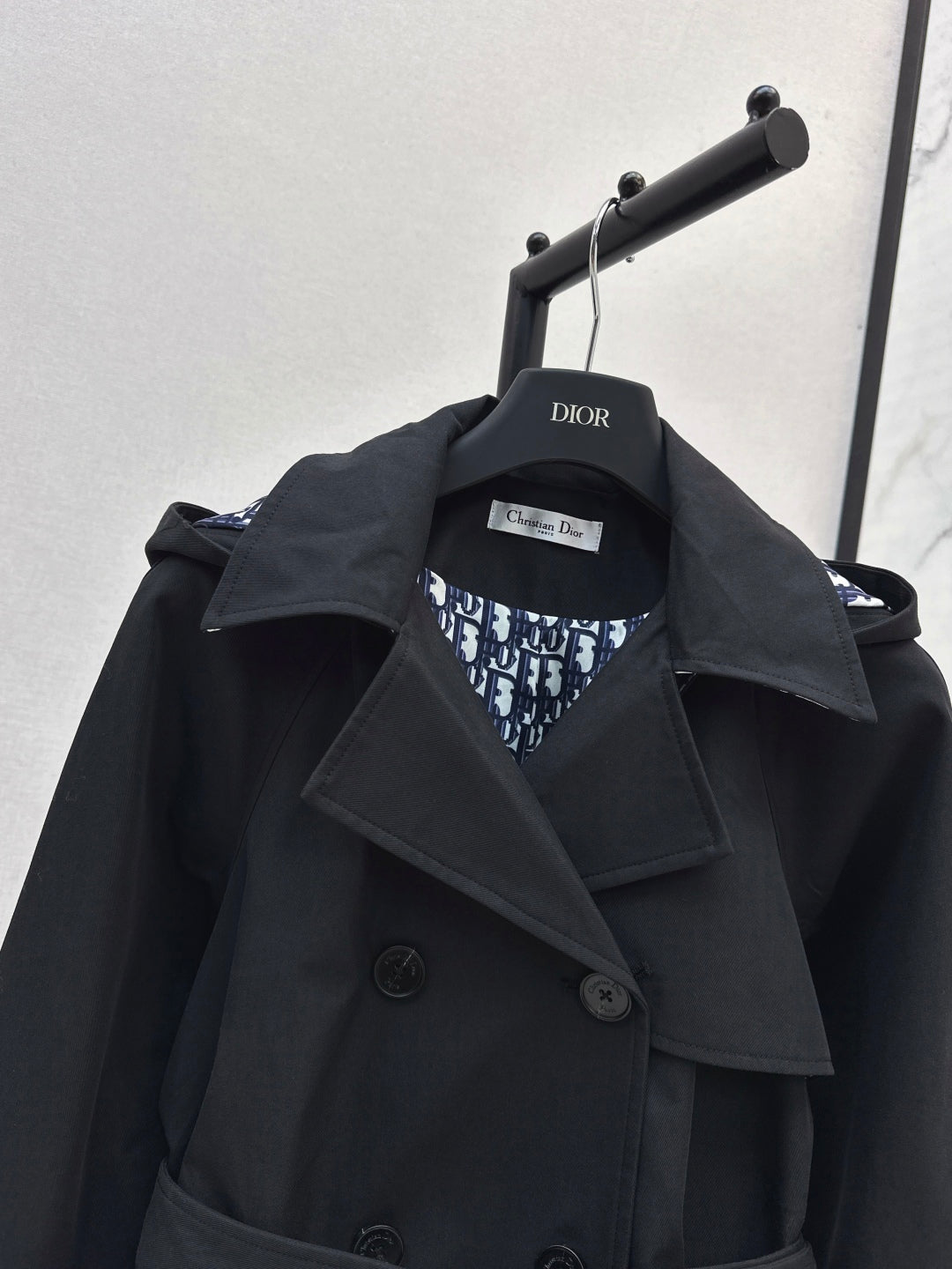 CD 25fw trench coat
