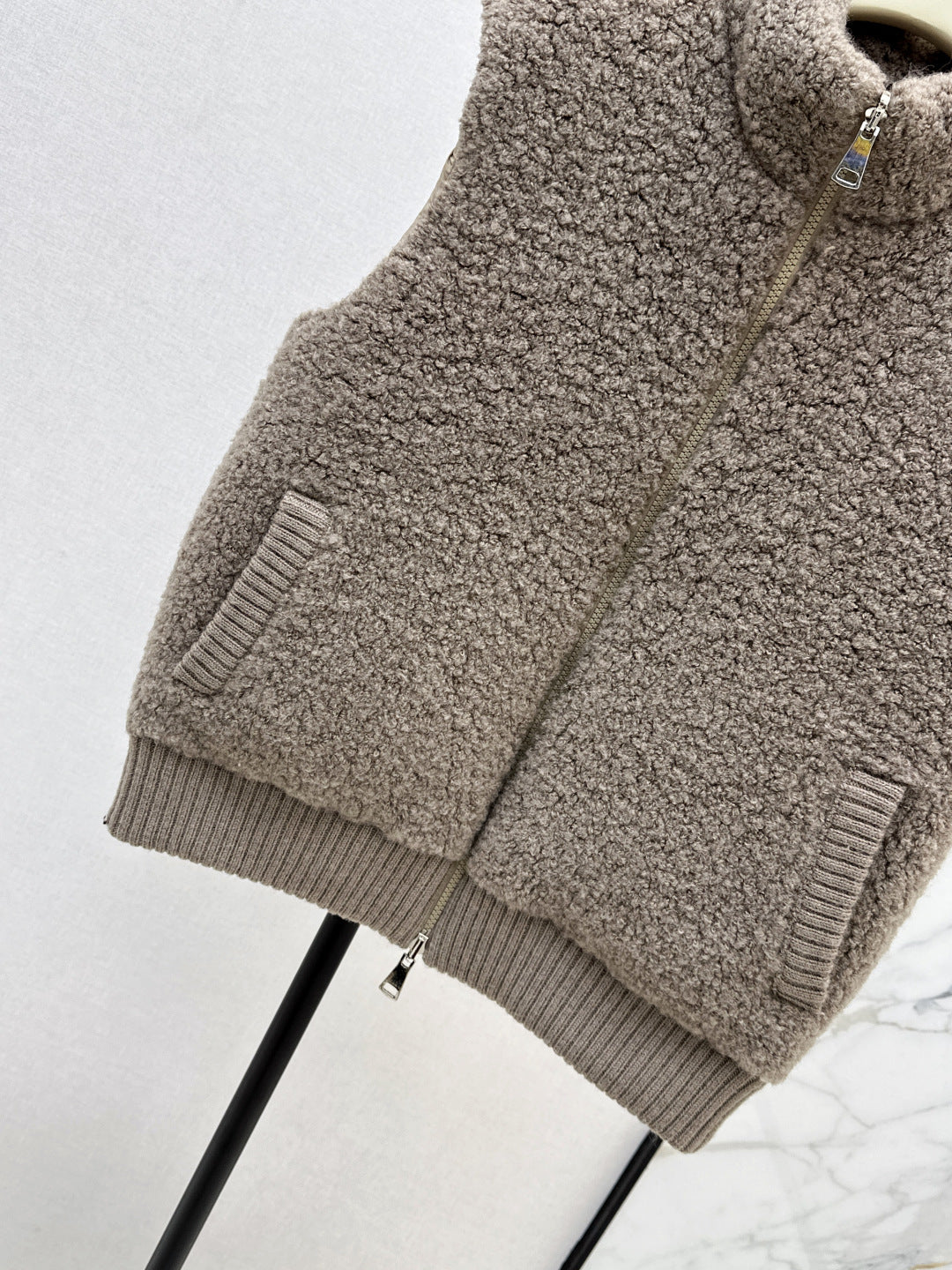 Loro 25fw reversible vest