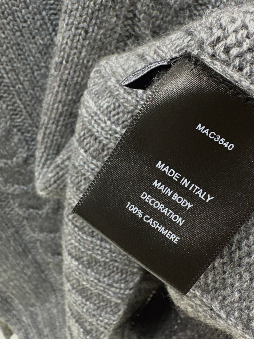 Loe 25fw cashmere sweater
