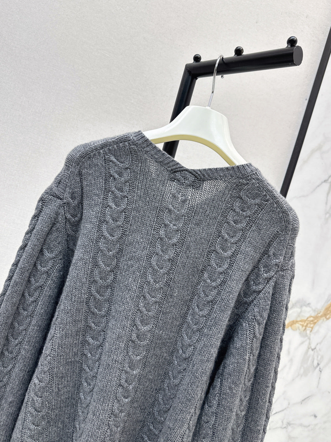 Loe 25fw cashmere sweater