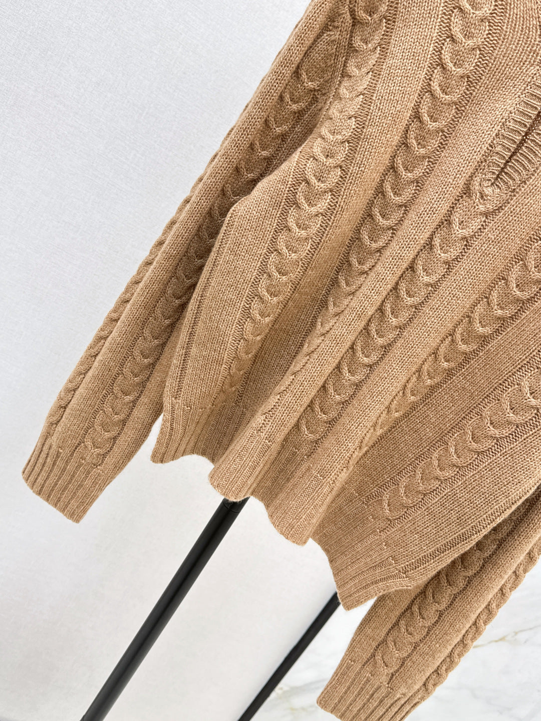 Loe 25fw cashmere sweater