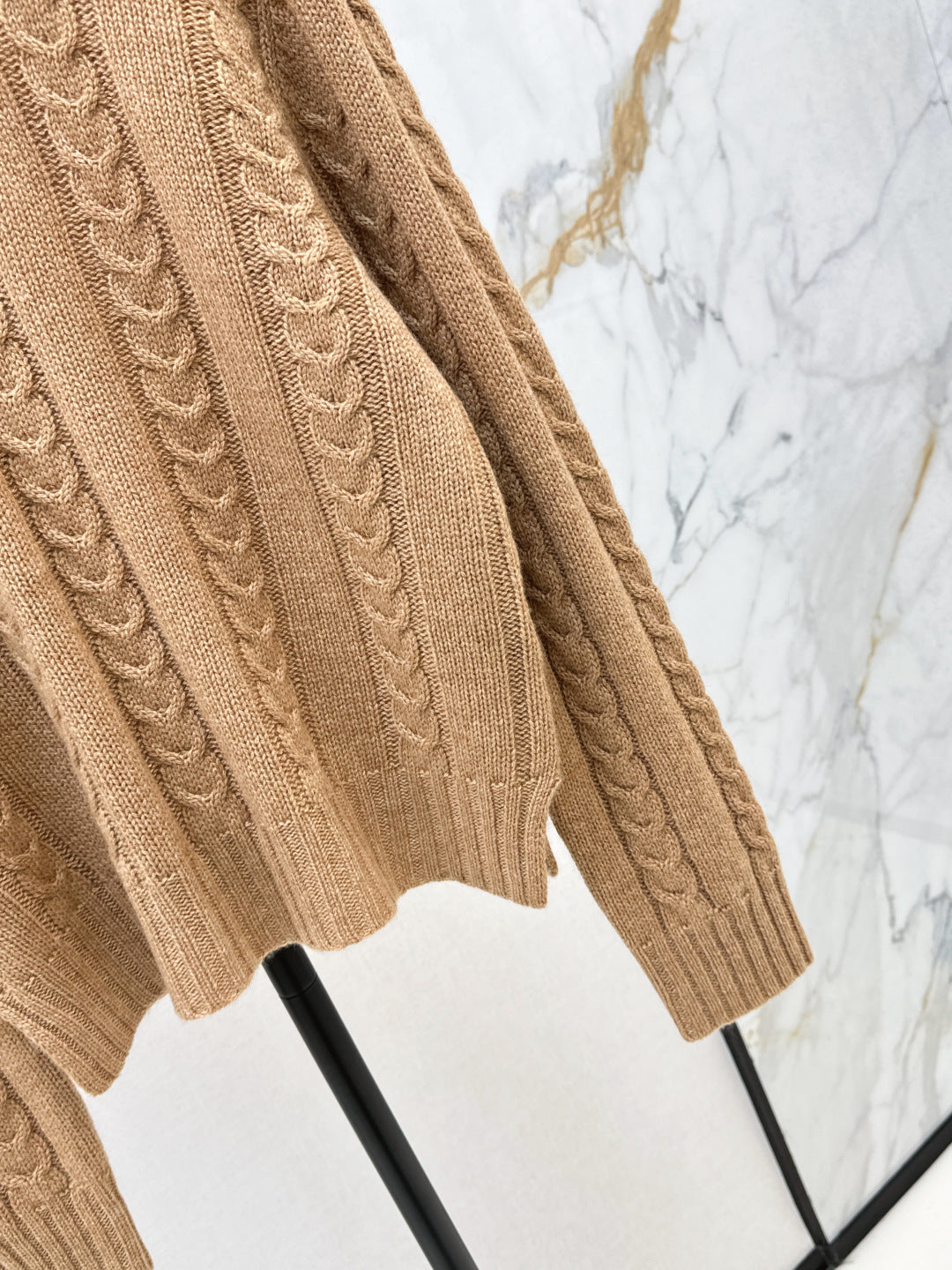 Loe 25fw cashmere sweater