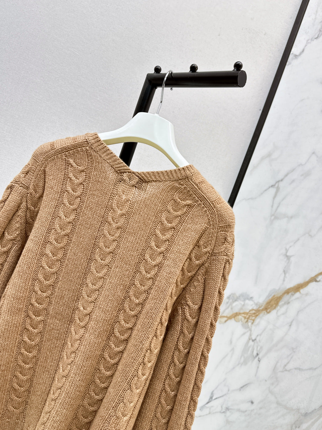 Loe 25fw cashmere sweater