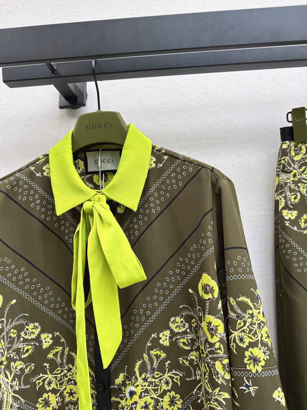 Guc 25fw floral shirt