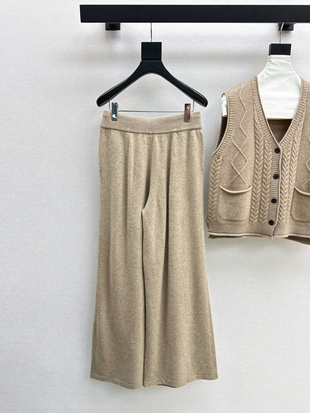 Her 25fw wool suit
