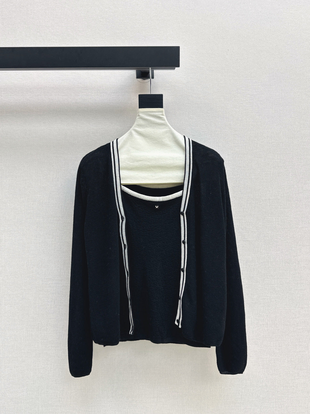 Herm 25fw Knitted vest cardigan