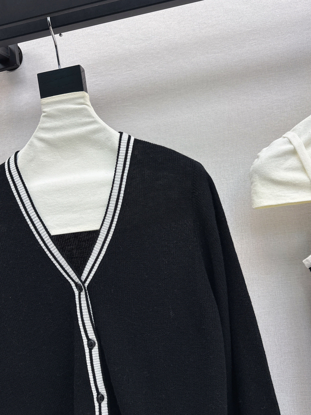 Herm 25fw Knitted vest cardigan