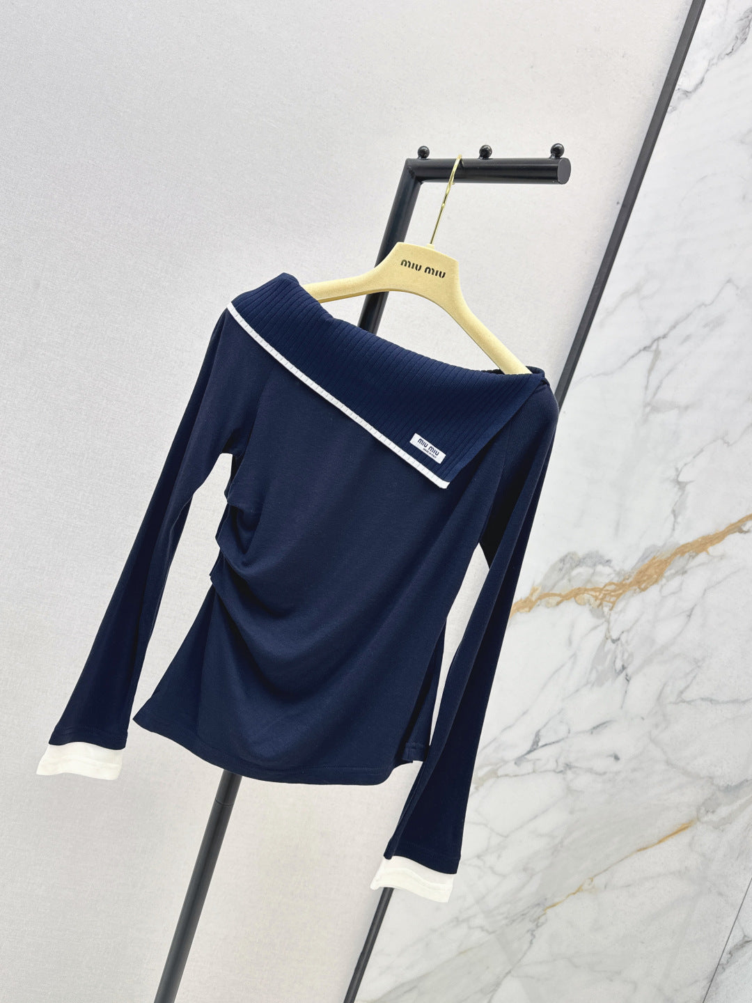 Miu 25fw off shoulder top