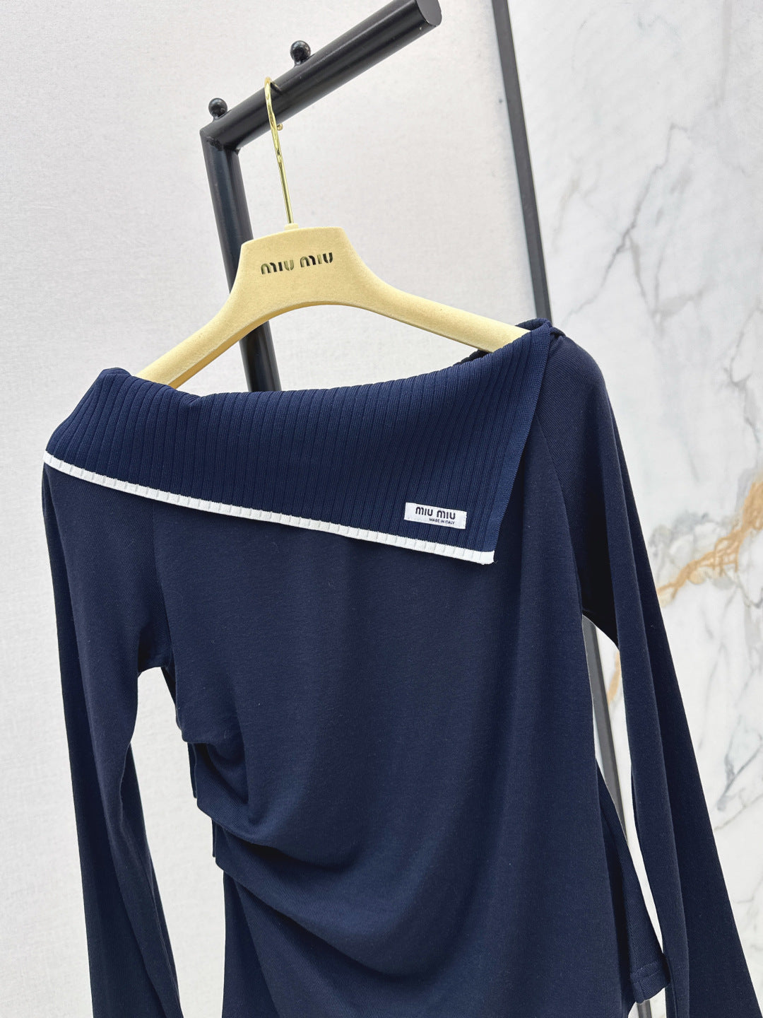 Miu 25fw off shoulder top