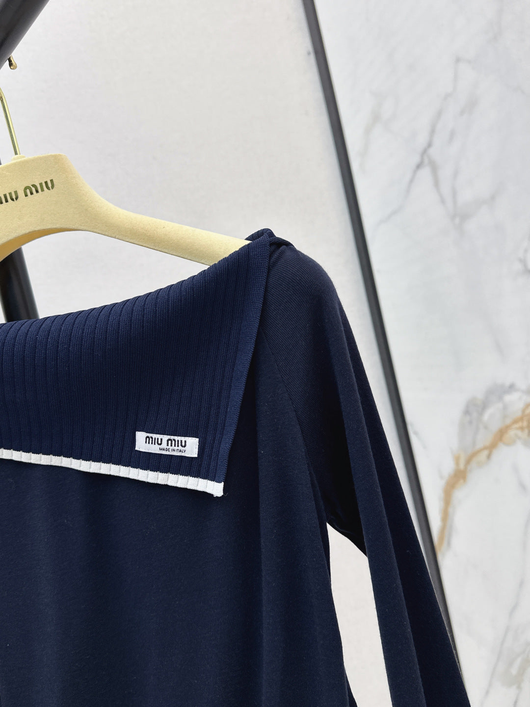 Miu 25fw off shoulder top