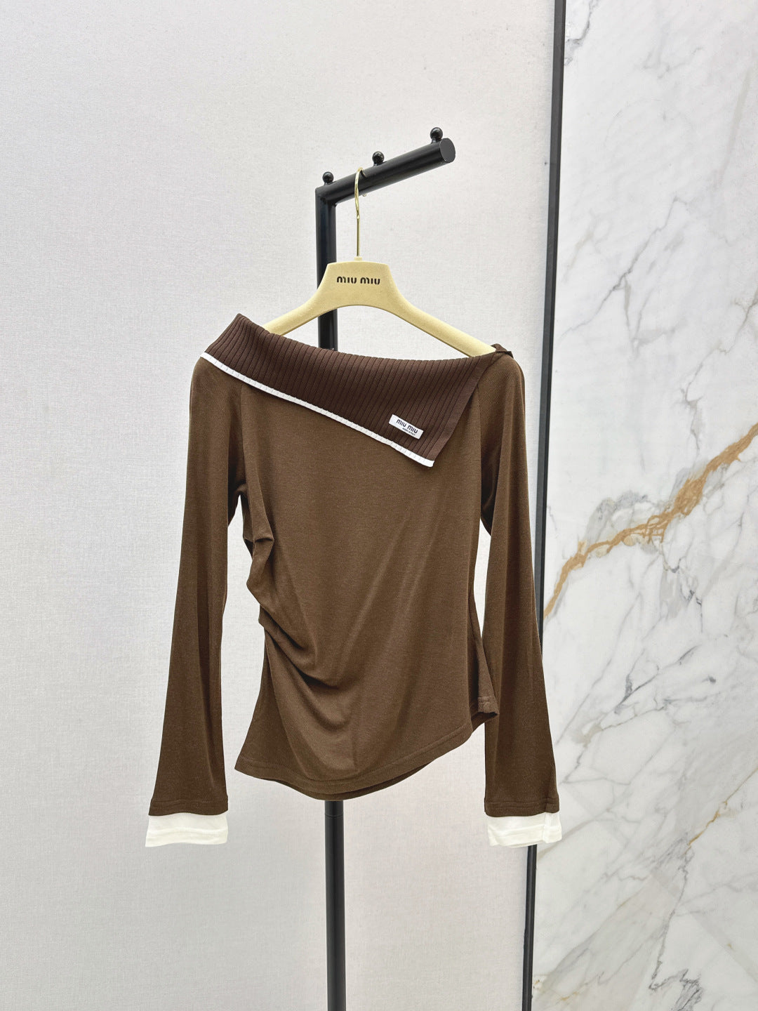 Miu 25fw off shoulder top