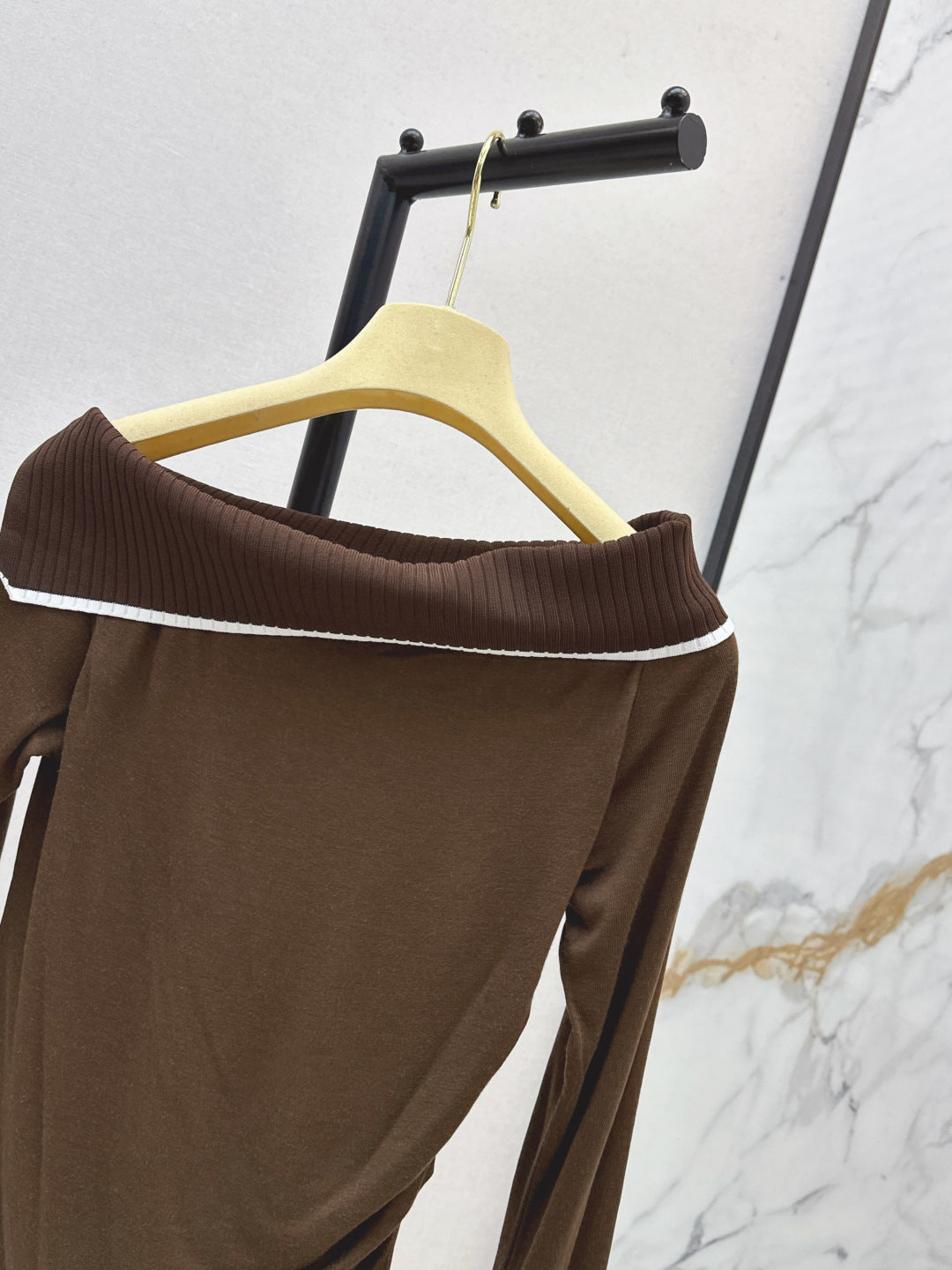 Miu 25fw off shoulder top