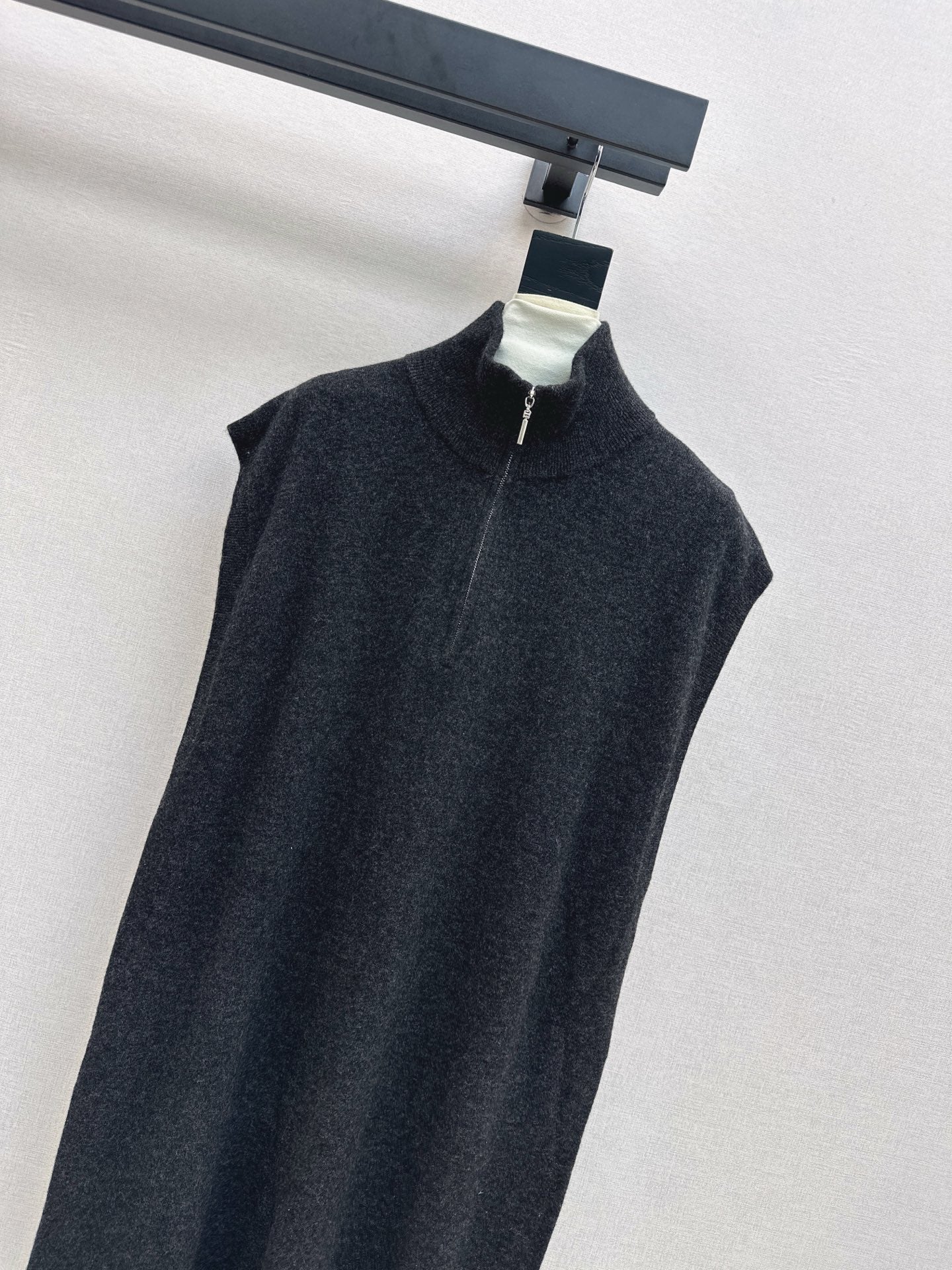 Herm 25fw sleeveless dress
