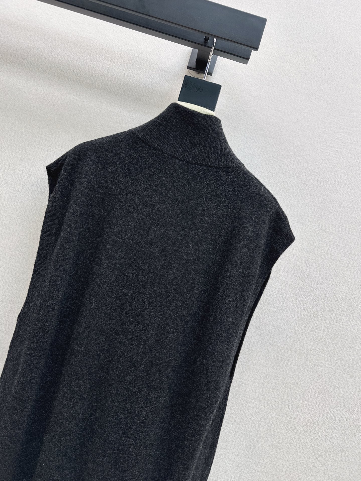 Herm 25fw sleeveless dress