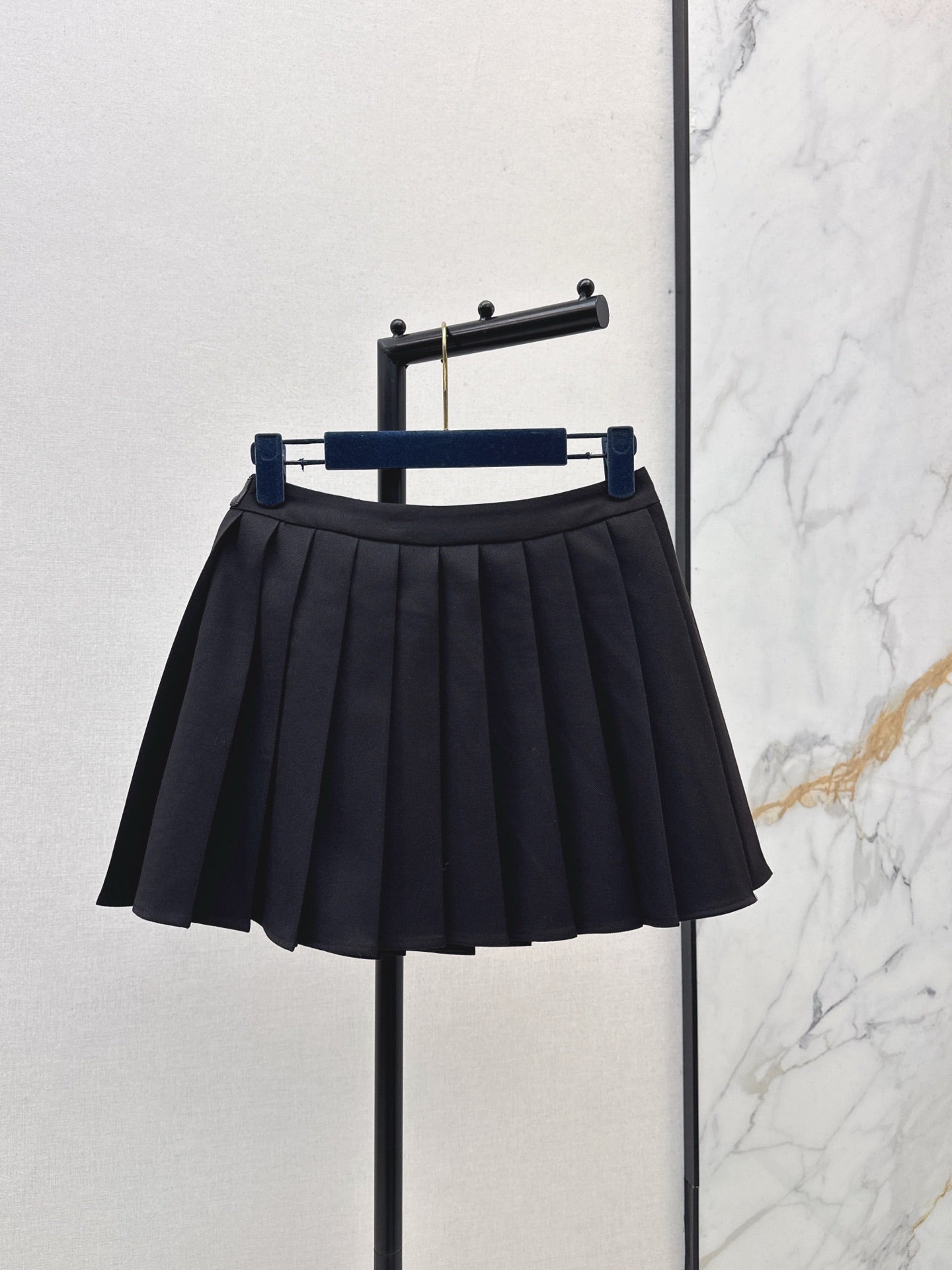 Loui 25fw pleated skirt
