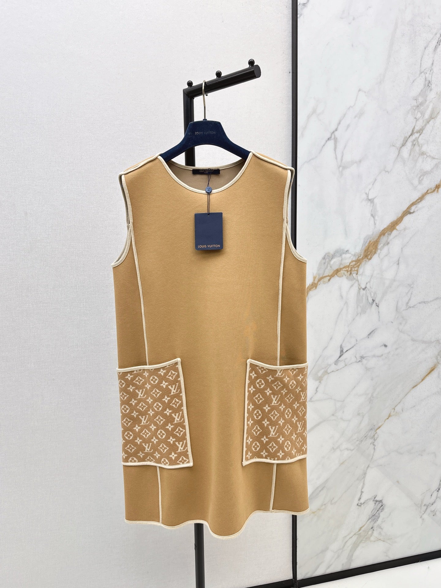 Loui 25fw sleeveless dress