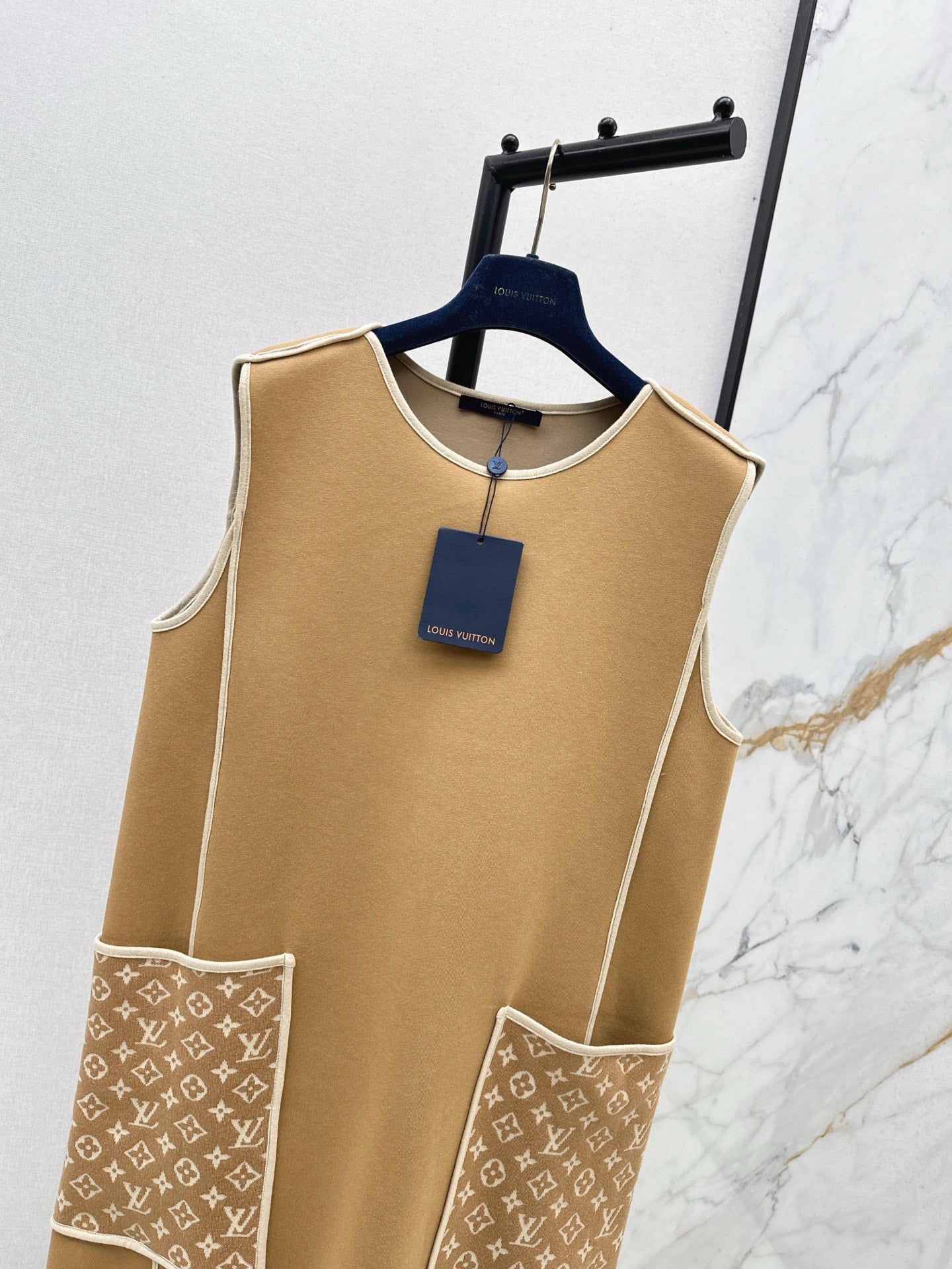 Loui 25fw sleeveless dress