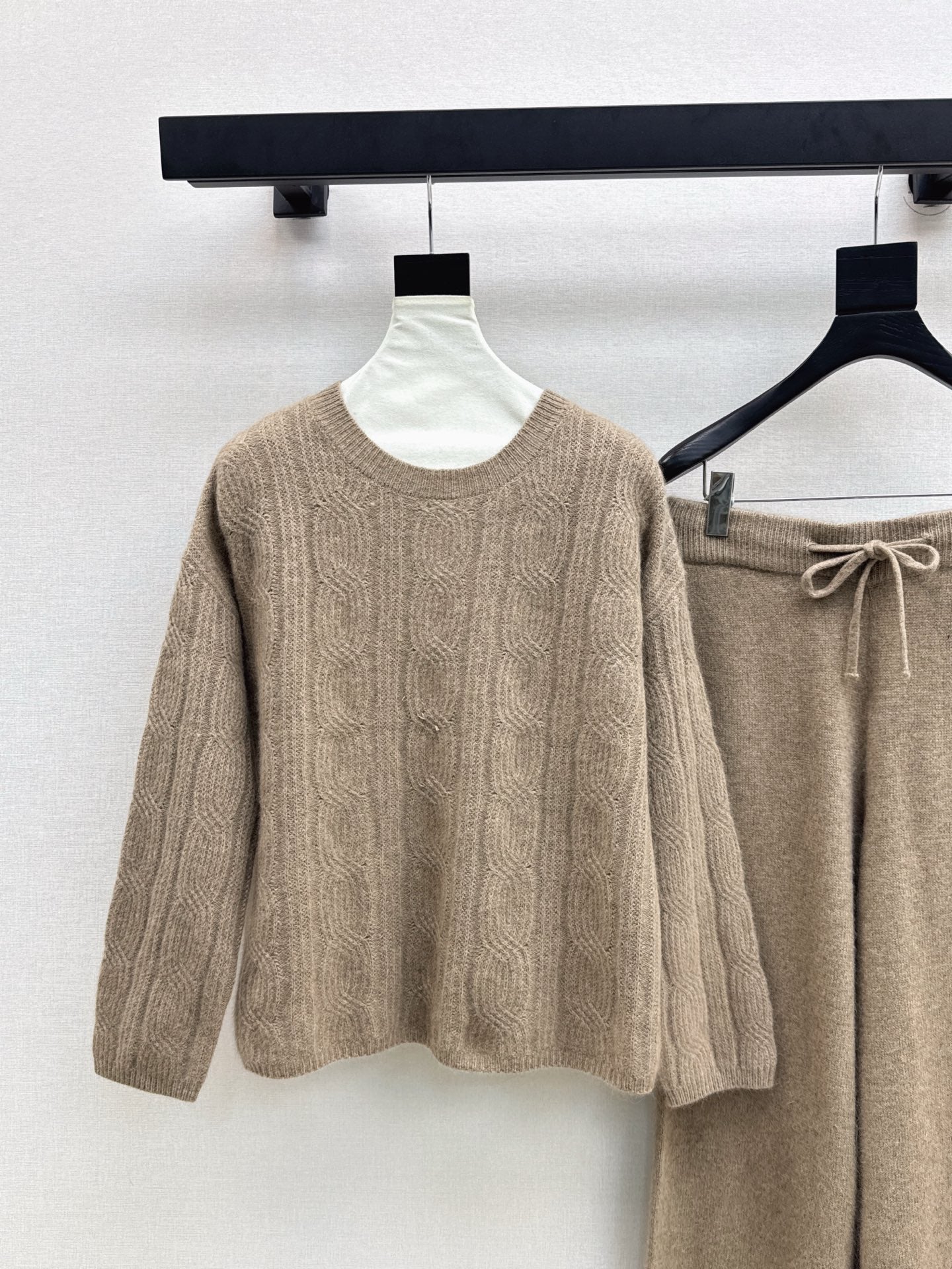 Loro 25fw sweater suit