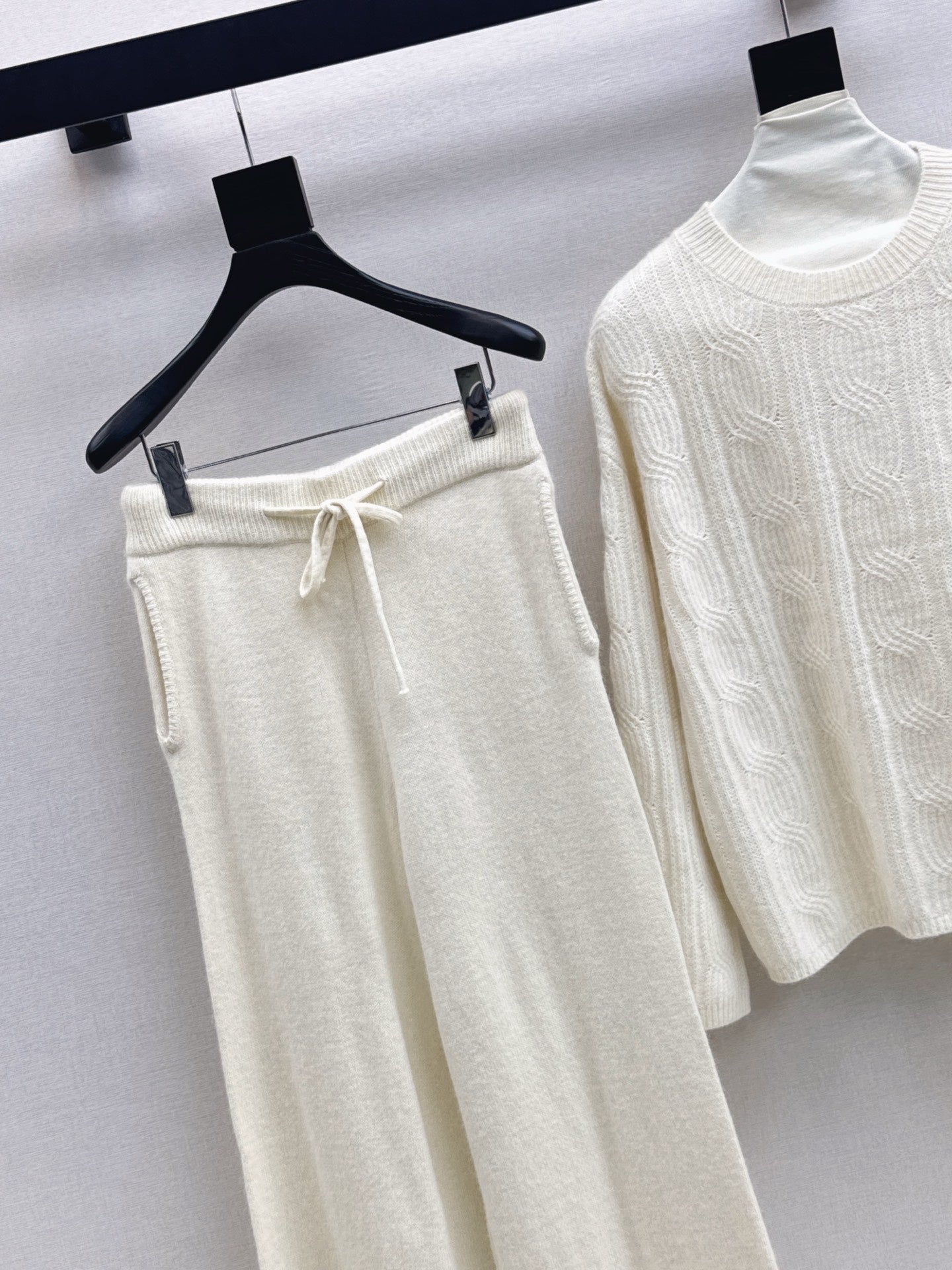 Loro 25fw sweater suit