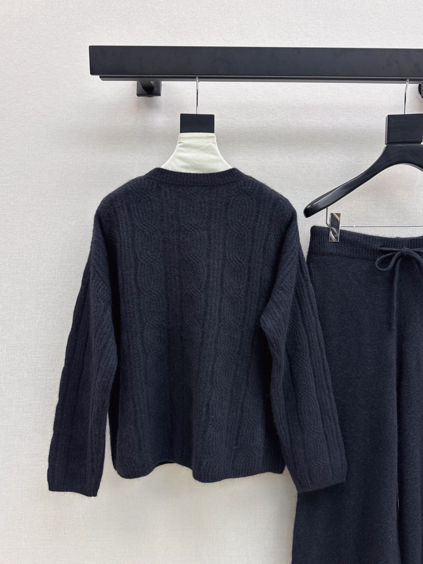Loro 25fw sweater suit