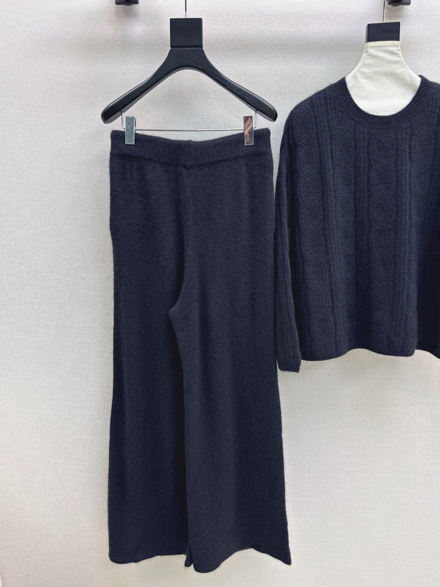 Loro 25fw sweater suit