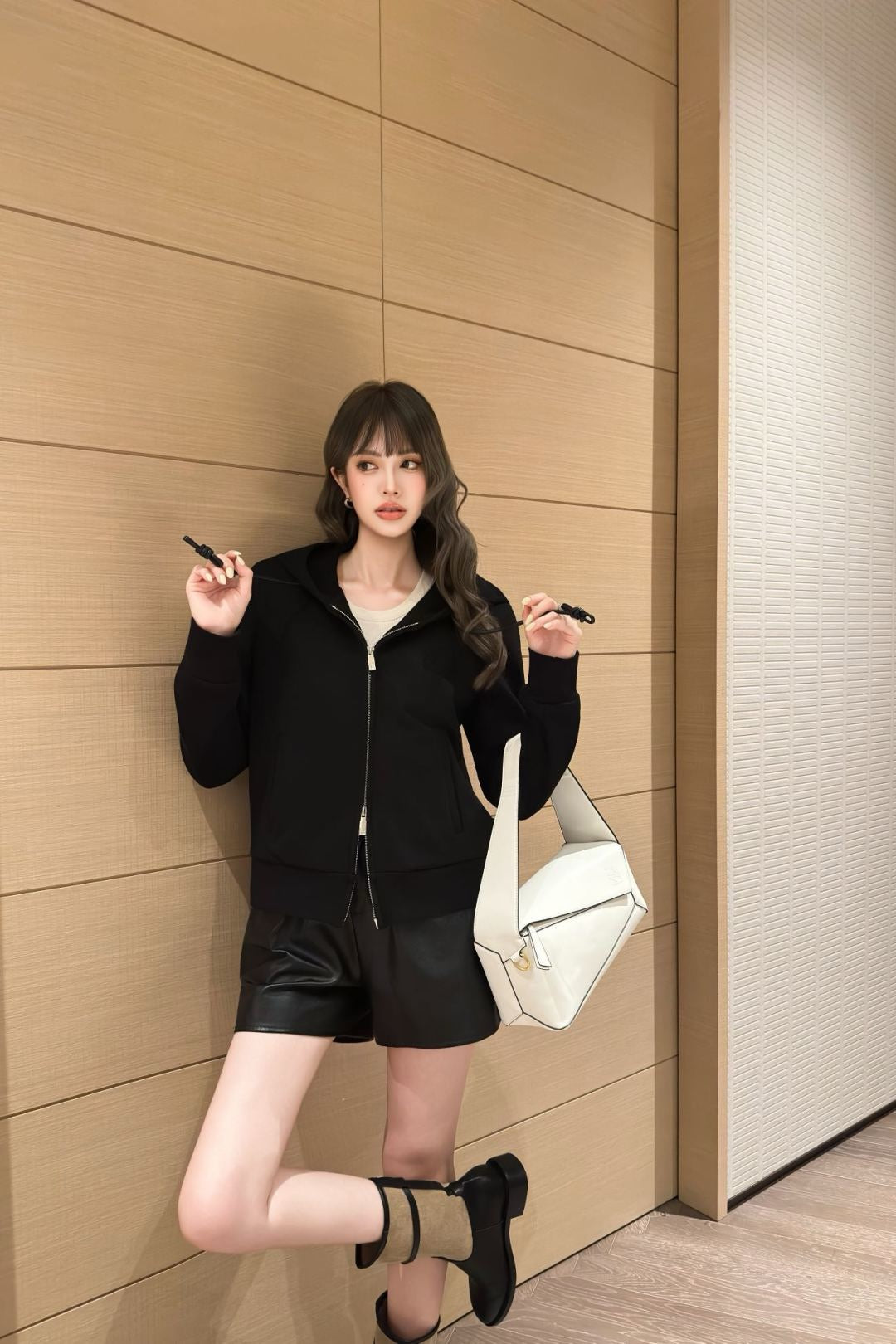 Loe 25fw hooded jacket