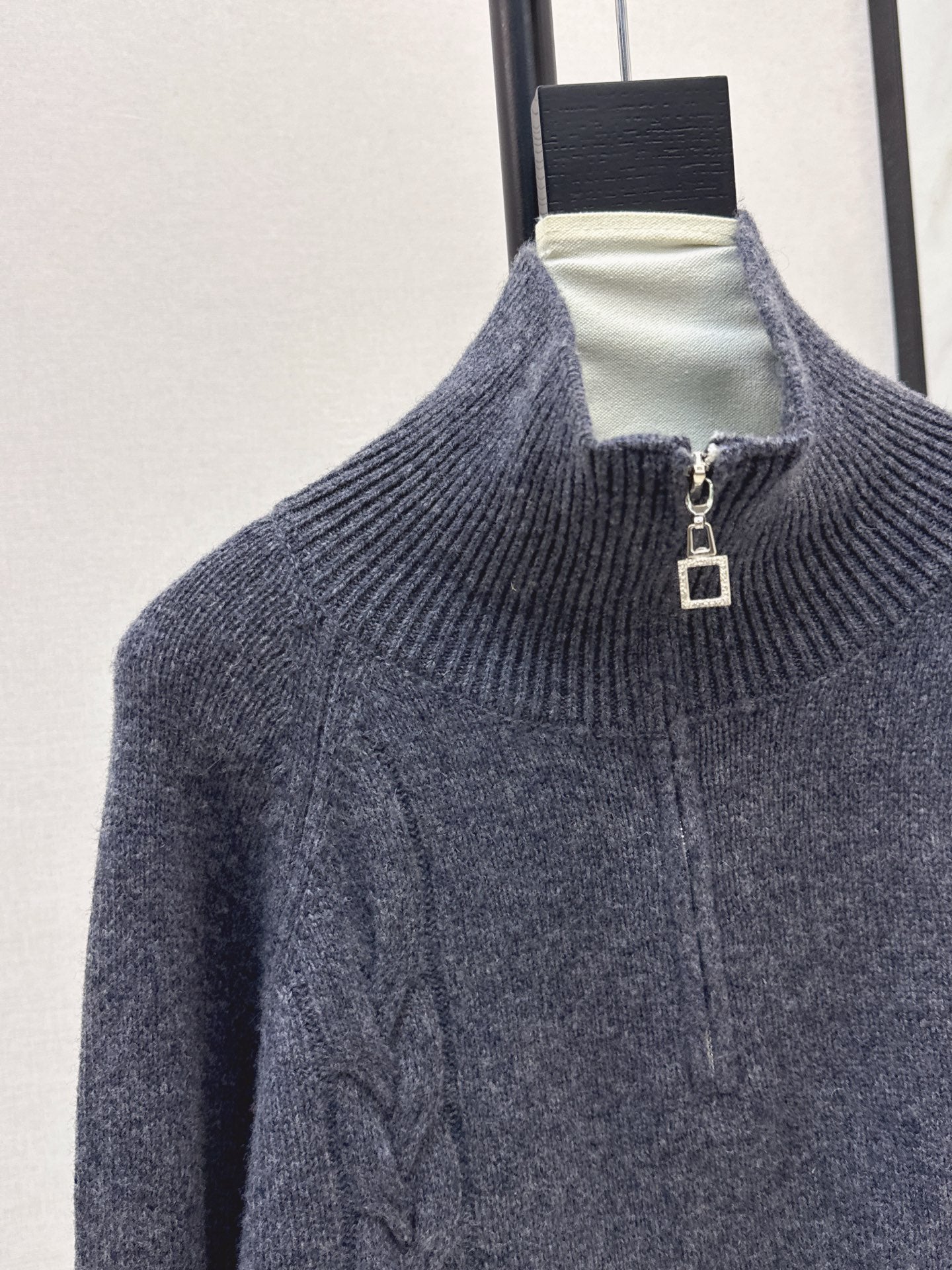 Loro 25fw sweater