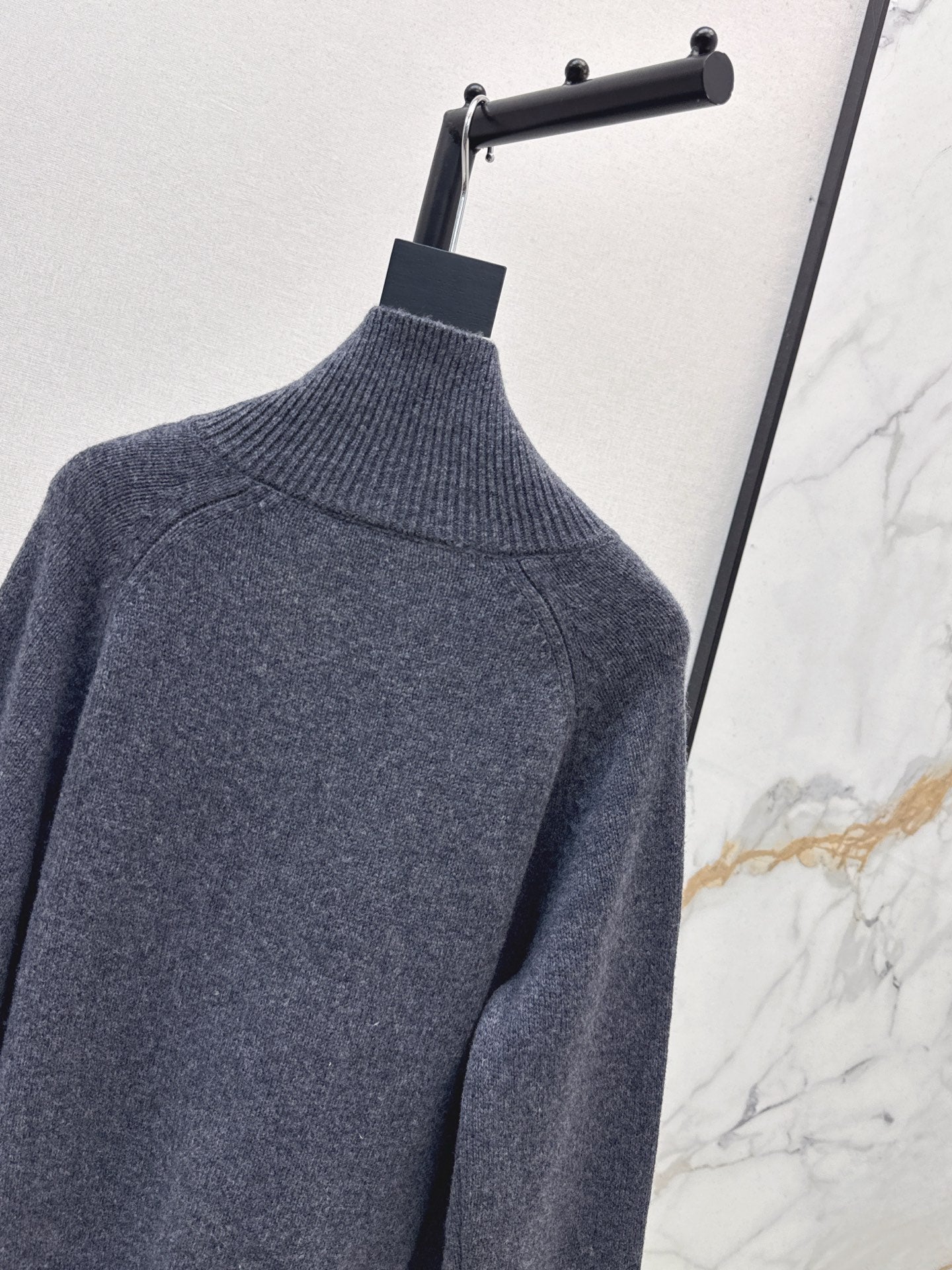 Loro 25fw sweater