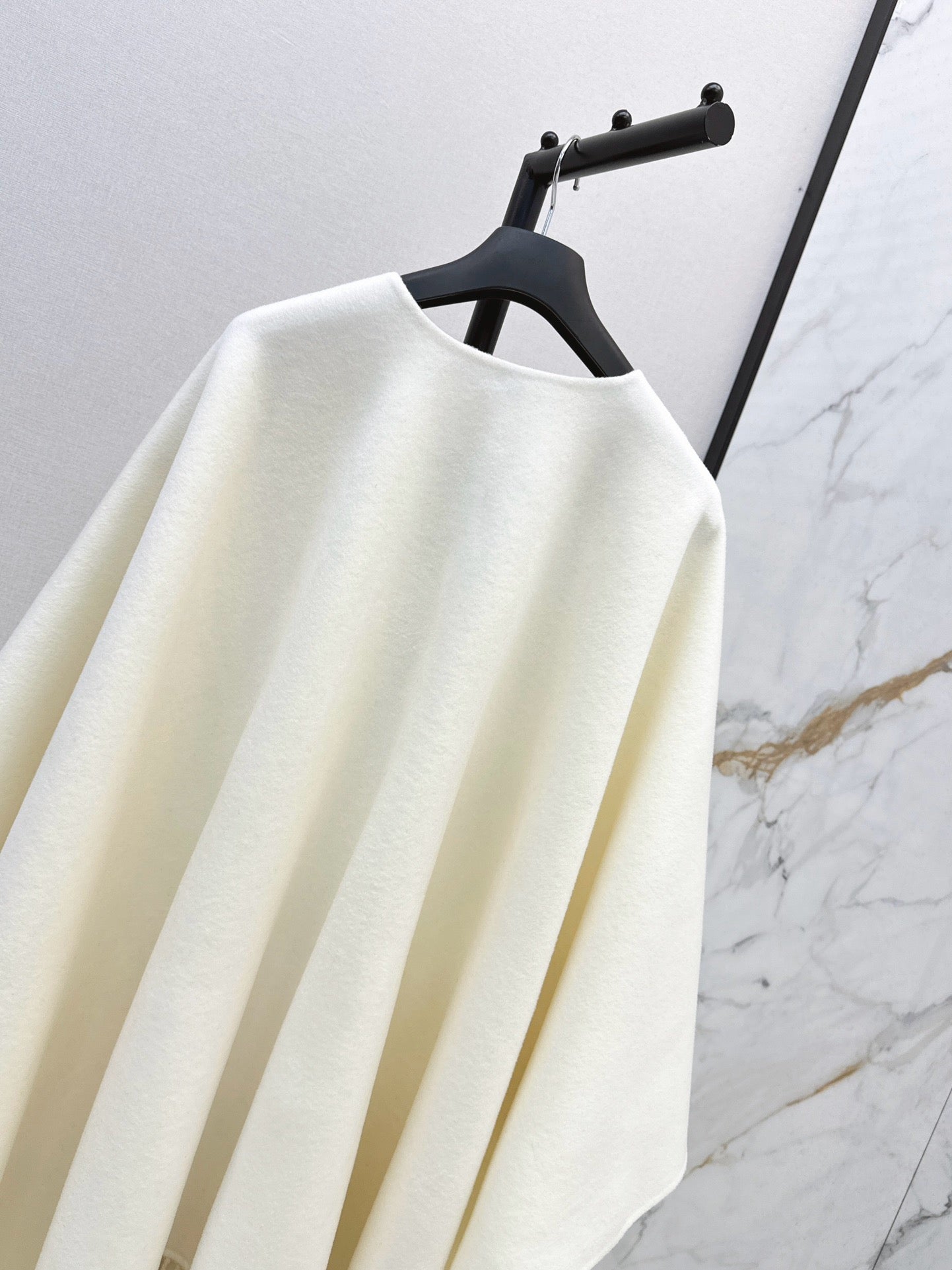 CD 25fw wool cape