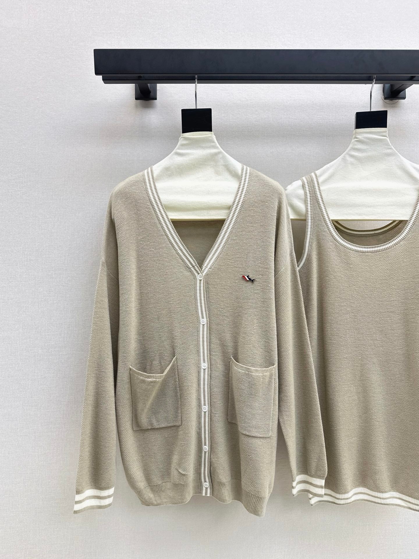 Thom 25fw knitted vest cardigan set