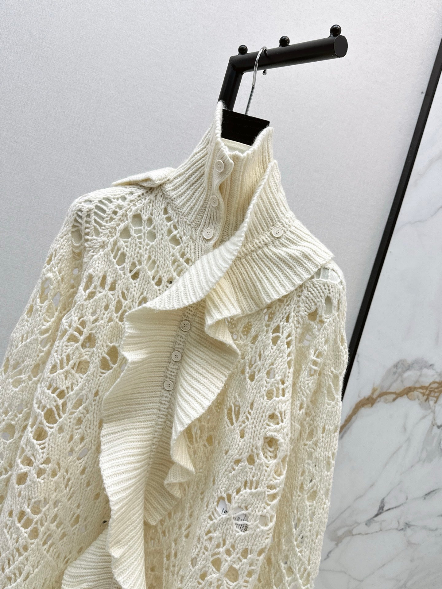 CD 25fw ruffled sweater