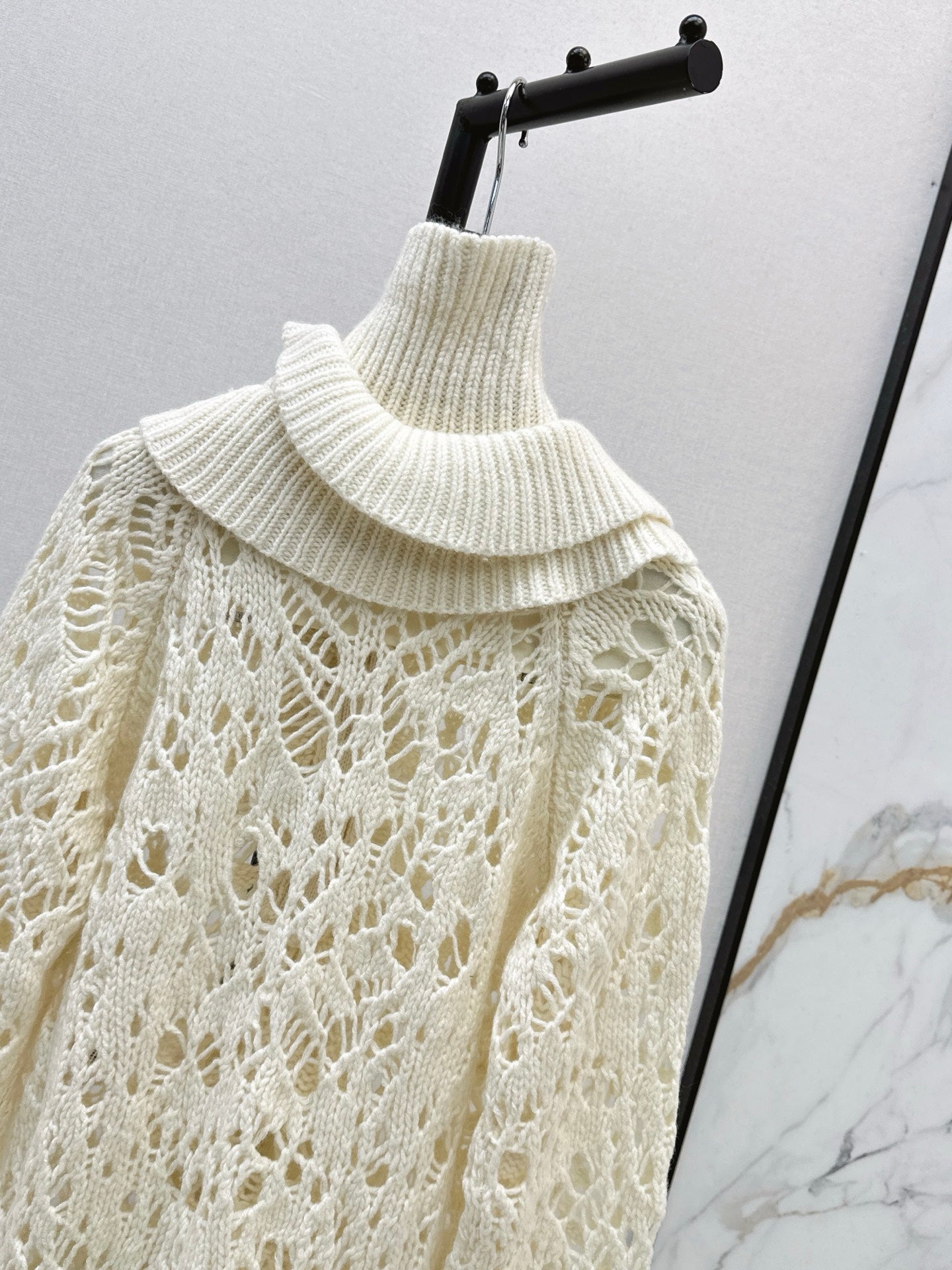 CD 25fw ruffled sweater