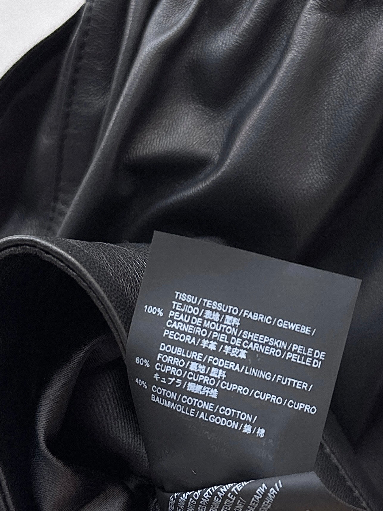 Loe 25fw leather short